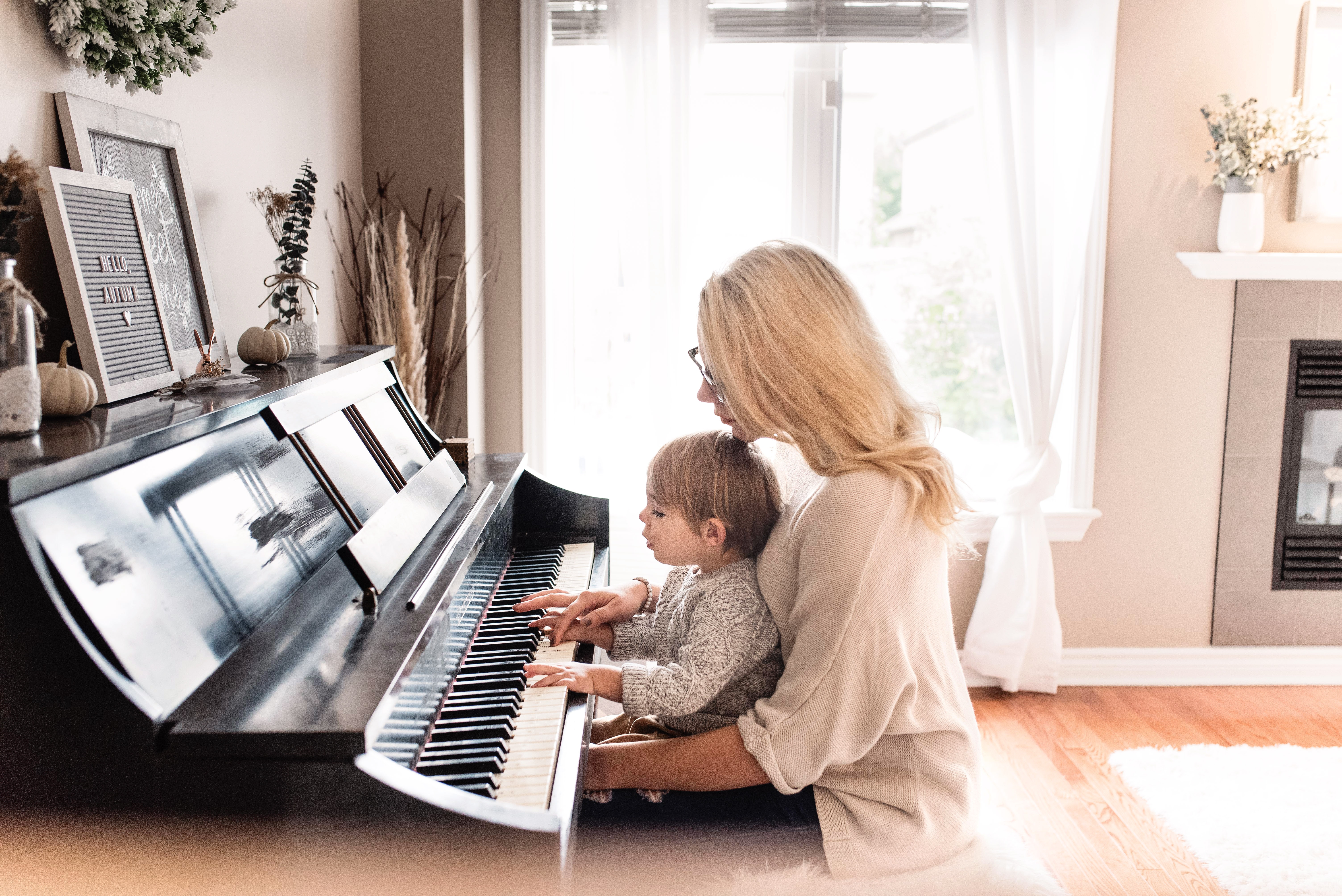 Woman playing piano with her chind in her lap