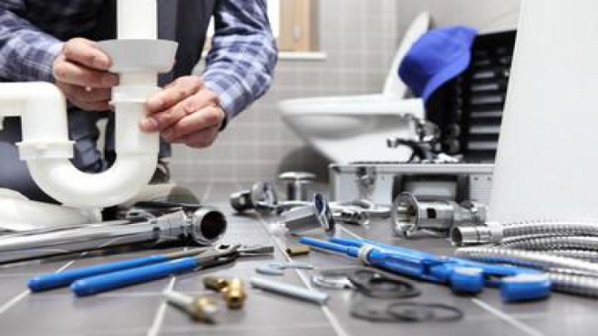 Learn How To Handle A Leaking Pipe Before A Plumber Arrives