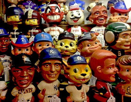 Bobbleheads are the best gifts for travelers